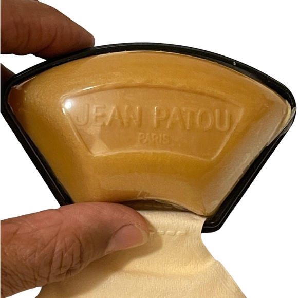 JOY DE BAIN 100G
PERFUMED SOAP (NEW WITH BOX) - Picture 3 of 10